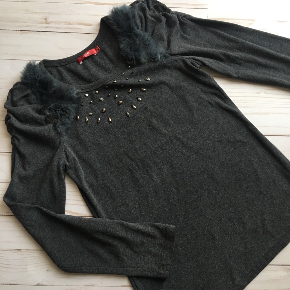 Faux Fur Shoulder Gray Long Sleeve Top Size 8